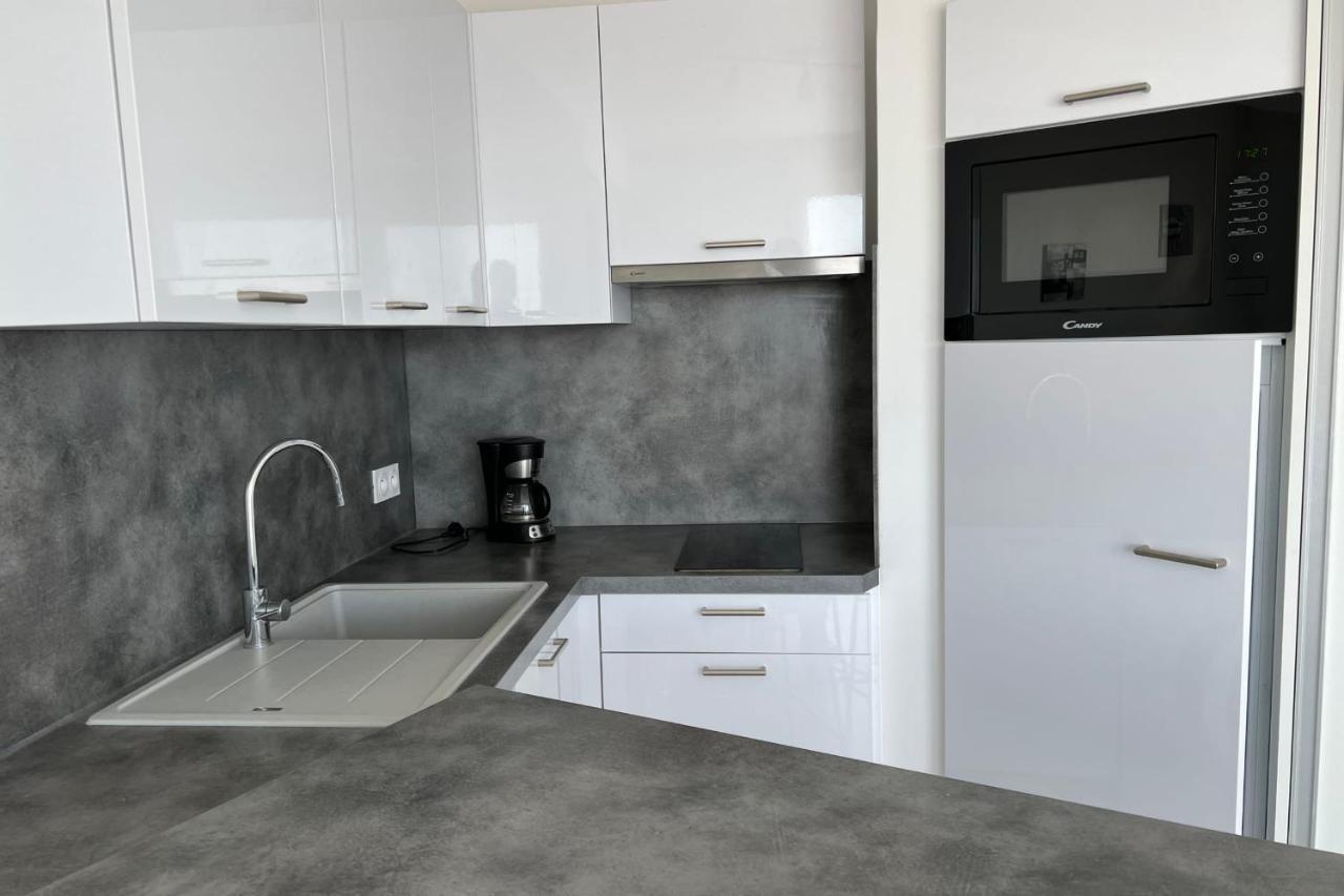 Les Pieds Dans Le Sable Appartement Vue Mer 1 Chambre 1 Cabine Le Grau-du-Roi Exteriör bild