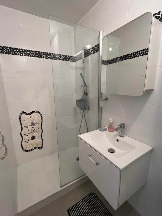 Les Pieds Dans Le Sable Appartement Vue Mer 1 Chambre 1 Cabine Le Grau-du-Roi Exteriör bild